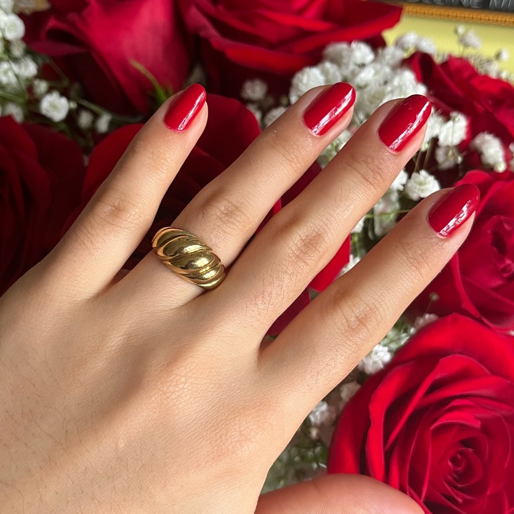 Mejuri Croissant Dome Ring | Size 4 🥐